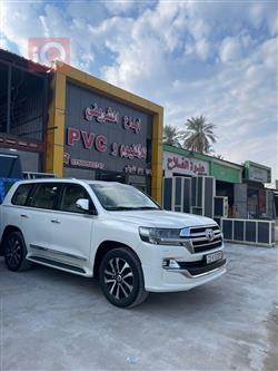 تۆیۆتا لاند کروزەر